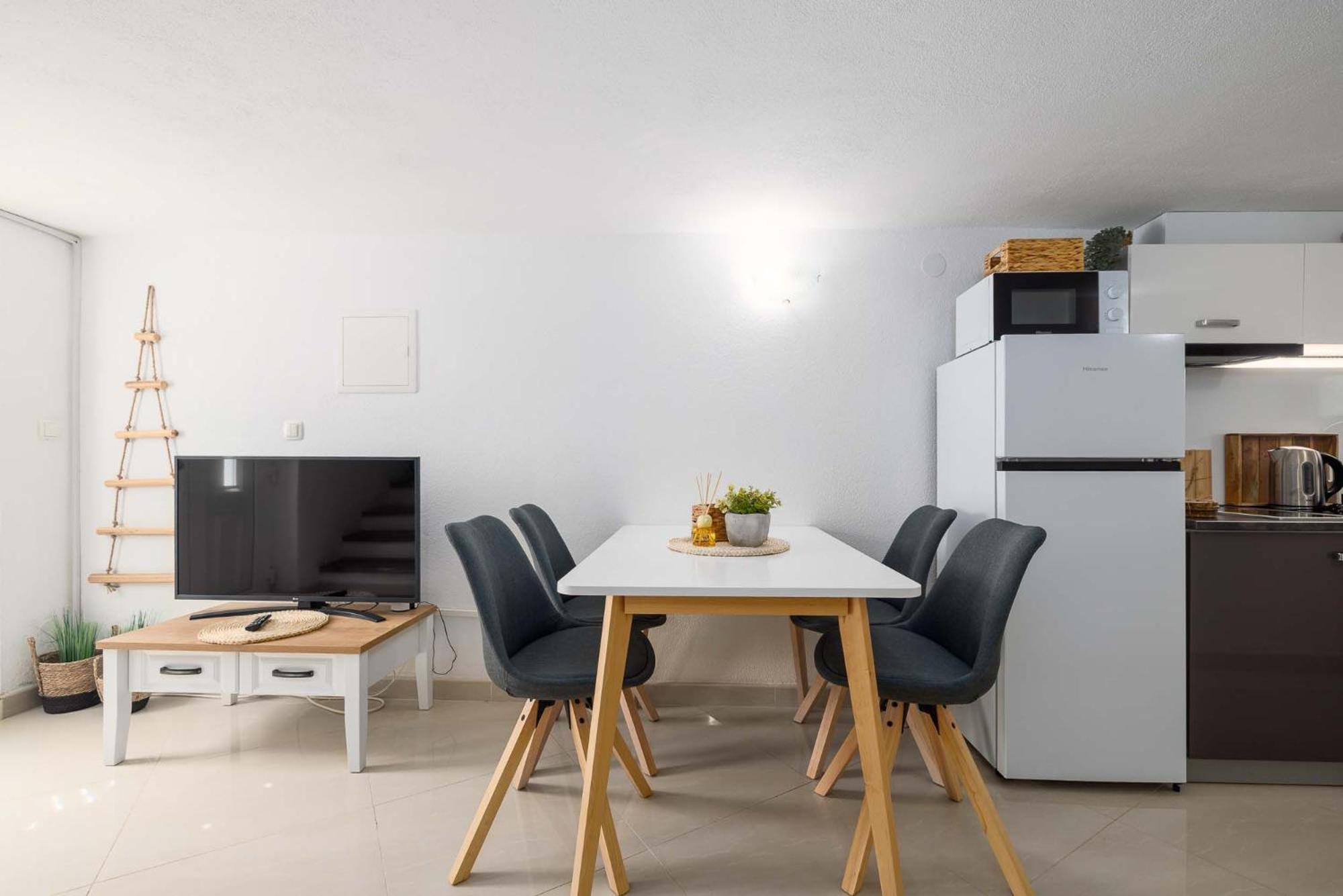 Apartment Katalin Kornić Bagian luar foto