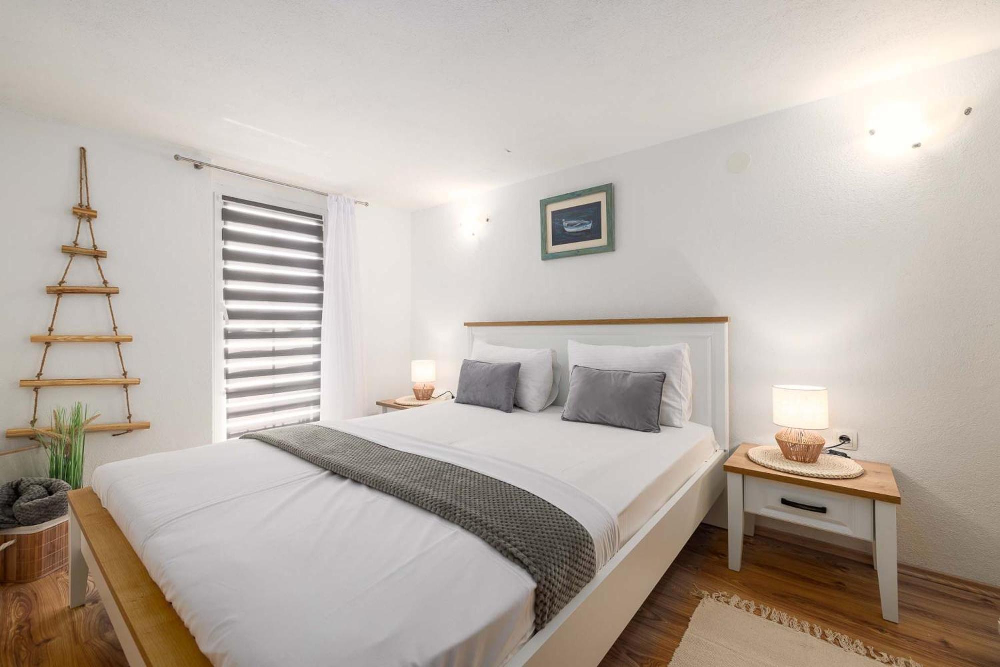 Apartment Katalin Kornić Bagian luar foto