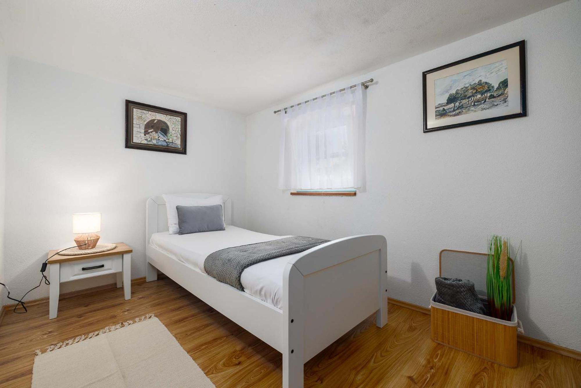 Apartment Katalin Kornić Bagian luar foto